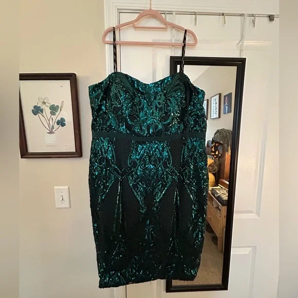 Elegant Green Sequin Strapless Dress - Picture 2 of 10
